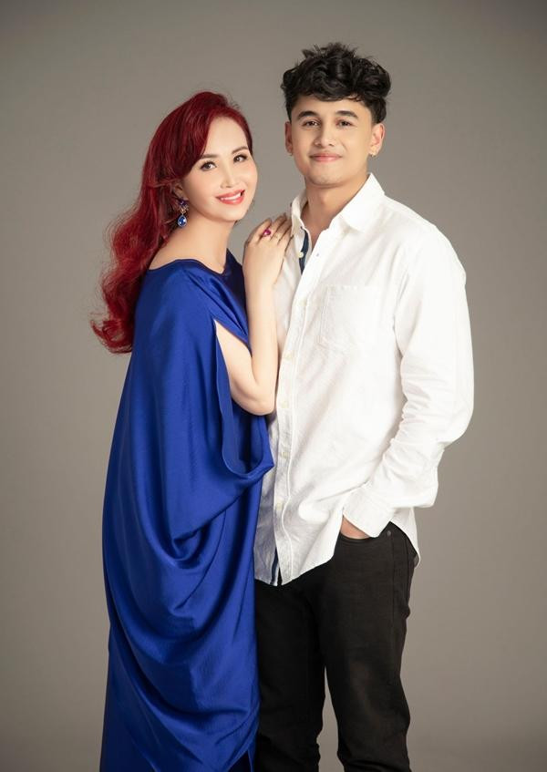 iệu Hoa cho biết vợ chồng chị không bắt ép con cái làm bất kỳ điều gì mà chỉ tư vấn và để các con tự quyết định hướng đi của mình.