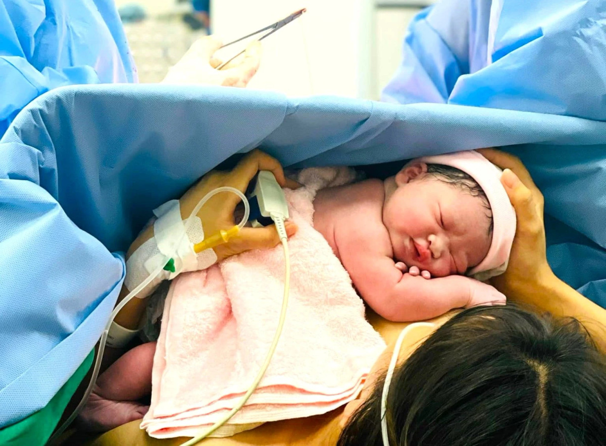 Khoanh khac cong dan dau tien cua nam 2024 chao doi-Hinh-4