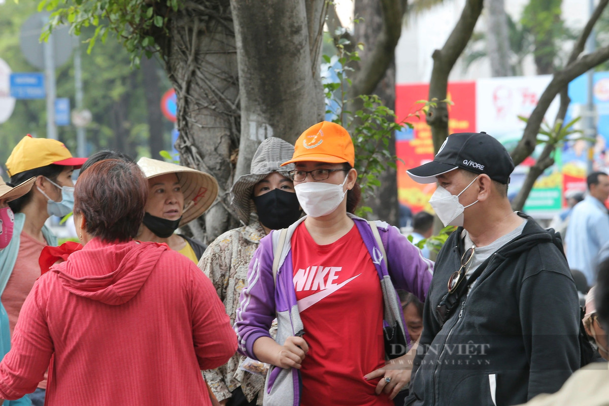 Kết thúc phiên xét xử buổi sáng, những người dân này lầm lũi ra về, vì biết được thông tin phiên tòa này chưa xét xử các nội dung liên quan đến quyền lợi của mình.
