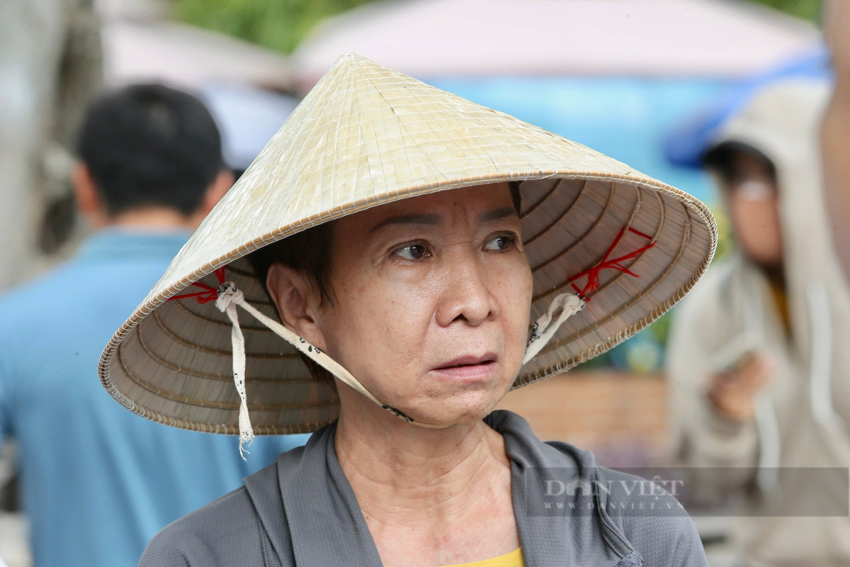 Bà N.T.H chia sẻ về cảnh ngộ éo le của mình khi dành tiền lương hưu mua trái phiếu, giờ hoang mang dõi theo phiên tòa Vạn Thịnh Phát mà không biết bao giờ mới lấy lại được tiền.