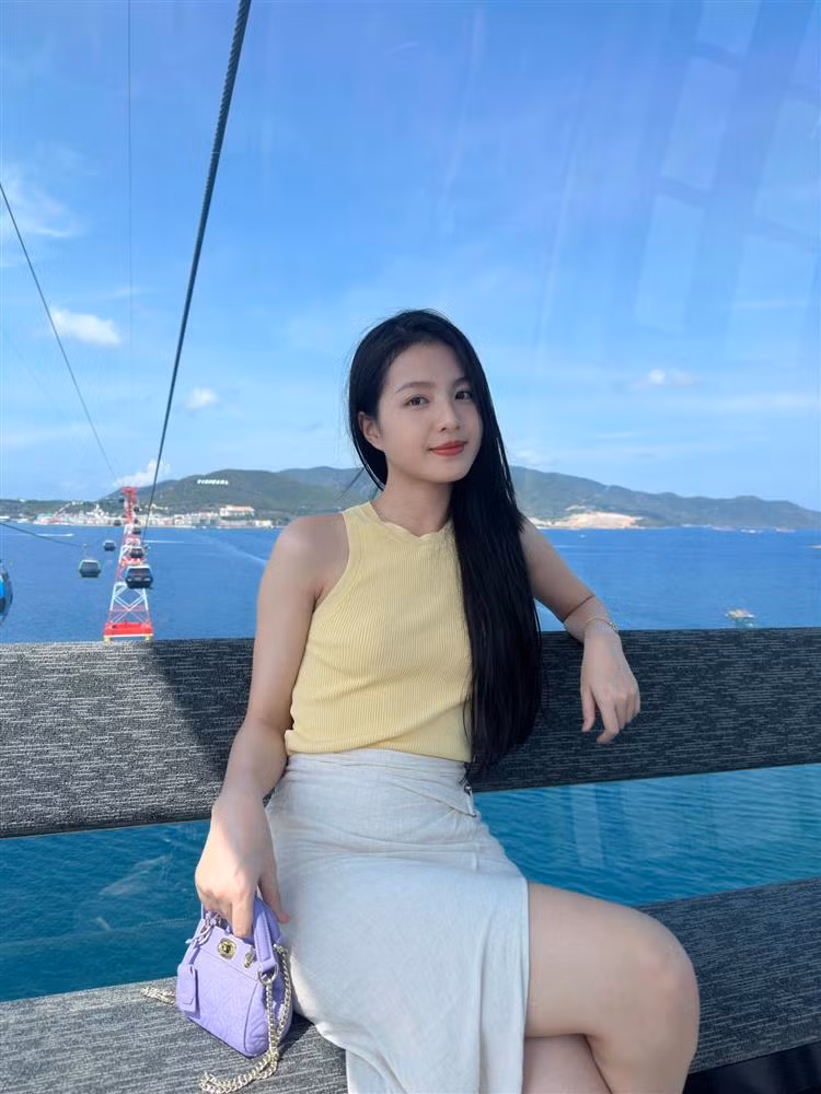 Nữ diễn viên thường xuyên khoe ảnh mặt mộc xinh xắn khi sở hữu làn da trắng mịn.