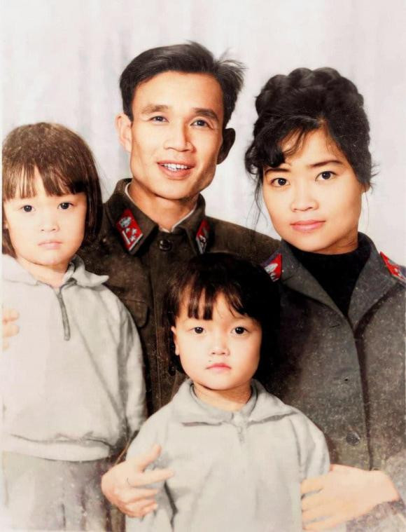 Nghệ sĩ Vân Dung là nữ danh hài miền Bắc được đông đảo khán giả yêu thích bởi lối diễn xuất vui vẻ, có duyên của mình. Vân Dung cho biết, chị sinh ra trong một gia đình làm nghệ thuật. Mẹ là diễn viên đoàn kịch Công an Nhân dân, bố là đạo diễn của đoàn ca múa Tây Bắc.