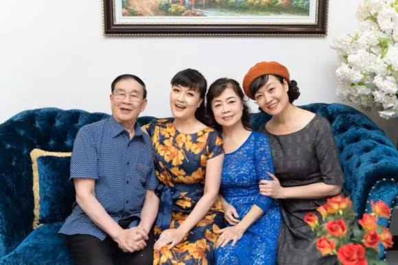 Gia đình nghệ sĩ hài Vân Dung hiện tại.