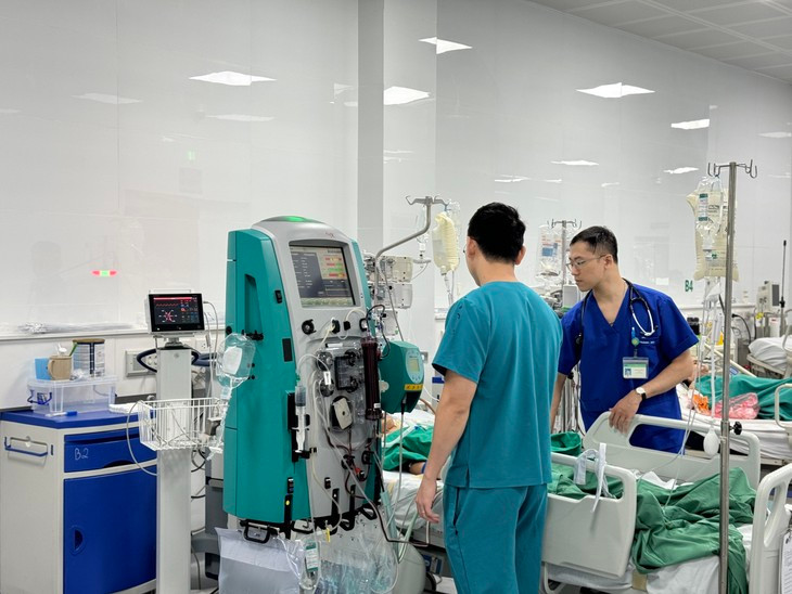 Be gai 13 tuoi soc phan ve nguy kich vi bi ong dot