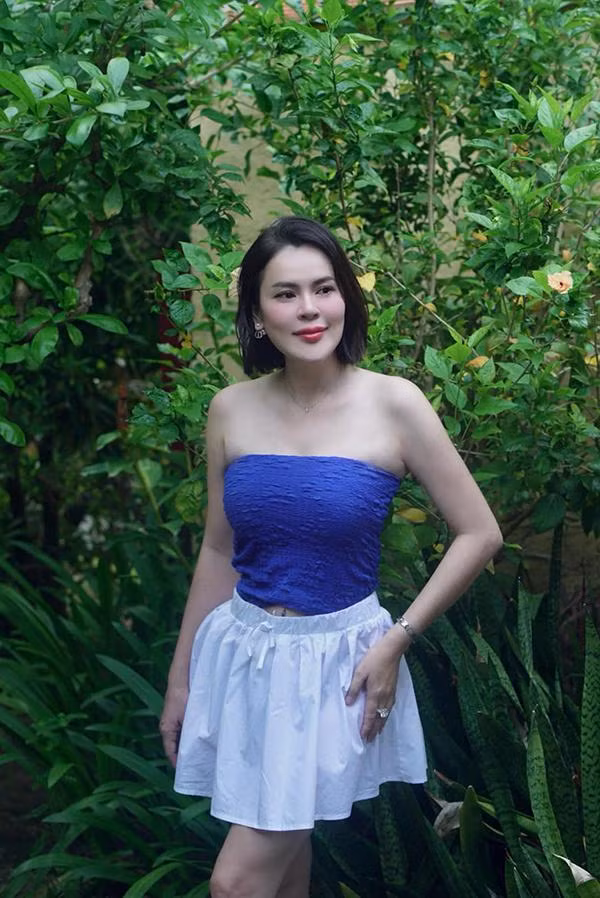 Về Phương Lê, cô giành vương miện Hoa hậu Quý bà Hòa bình Thế giới 2017 diễn ra tại Philippines.