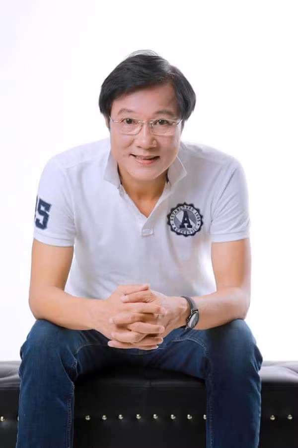 Cuoc song binh di ben vo kem 16 tuoi cua NSND Trong Trinh