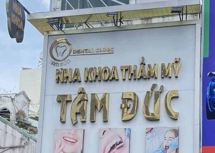 Nha khoa tham my Tam Duc ngang nhien hoat dong du bi dinh chi
