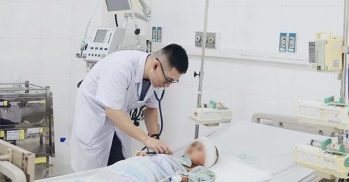 Cuu benh nhi bi chan thuong so nao do tai nan giao thong