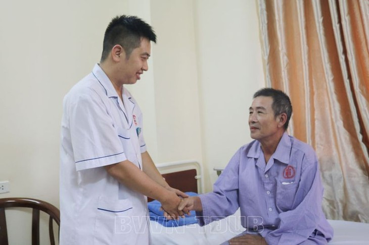 Chay dua cung “tu than” cuu nguoi benh nhoi mau co tim cap