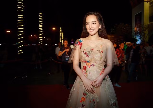 Hoa hau Mai Phuong Thuy tru dong trung-Hinh-2