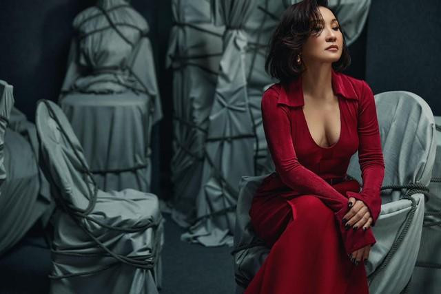 hông chỉ sở hữu gương mặt ấn tượng thu hút, Hồng Đào ở tuổi 62 có làn da mịn màng trẻ trung hơn nhiều so với tuổi. Đặc biệt vóc dáng thon thả, gợi cảm khiến nhiều người phải trầm trồ.