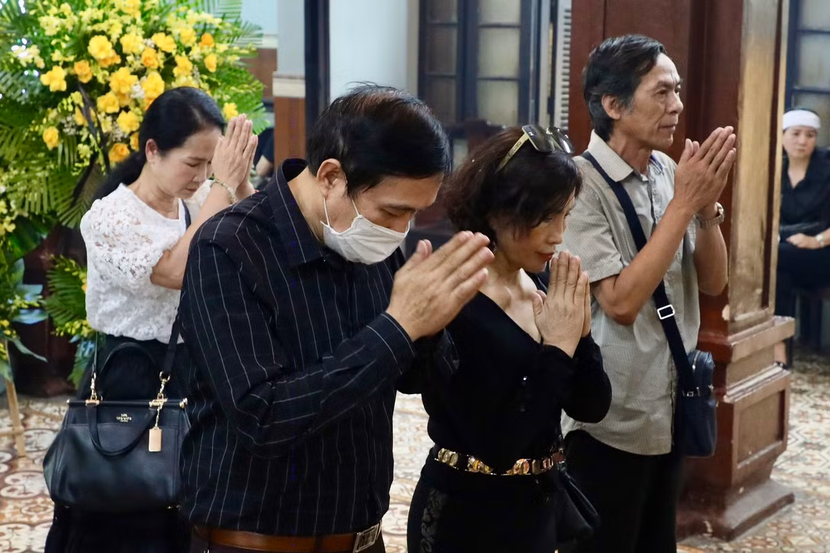 NSND Khai Hung, Bui Bai Binh dua tien dao dien Nguyen Huu Phan-Hinh-2