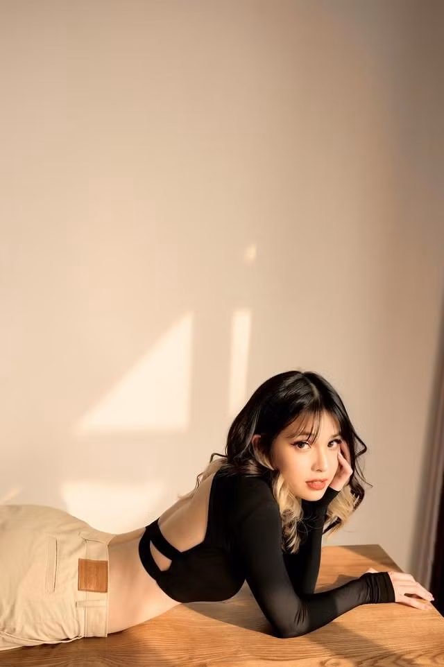 Với thân hình mảnh mai, vóc dáng cao 1m68, Hạ Phương từng nhận được nhiều lời mời làm mẫu ảnh nhưng cô đều từ chối.