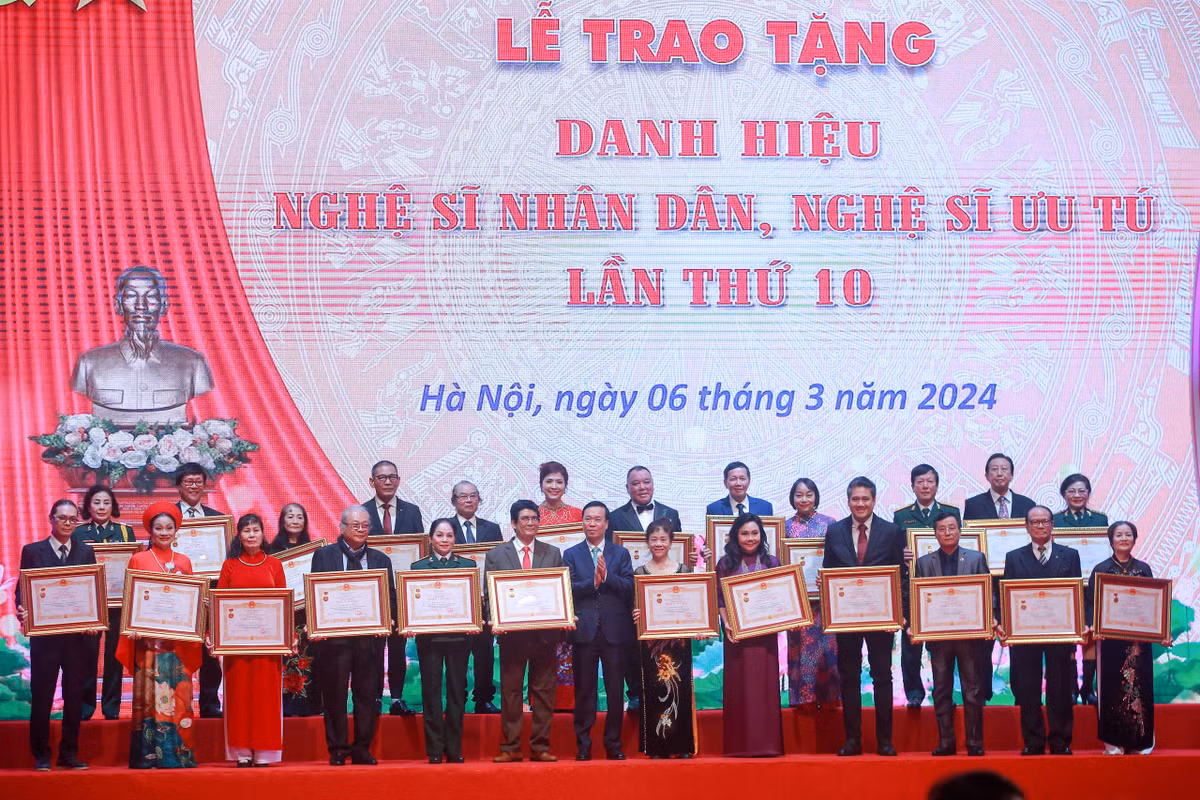 "Trong buổi Lễ trang trọng này, chúng ta cùng nhau tri ân các thế hệ nghệ sĩ tài năng đã cống hiến, hy sinh cho sự nghiệp cách mạng của Đảng và dân tộc; cùng nhau dành những tình cảm quý trọng nhất, sâu sắc nhất, chân thành nhất đến các nghệ sĩ luôn tâm huyết, tận tụy với nghề, bằng tài năng nghệ thuật và tình yêu con người, tình yêu đất nước, trách nhiệm với Tổ quốc và Nhân dân, lao động, sáng tạo bền bỉ, đóng góp tích cực vào sự nghiệp xây dựng và bảo vệ Tổ quốc; trong đó, có những nghệ sĩ đã không còn nữa để nghe tên mình được xướng lên tại Lễ vinh danh này"- Chủ tịch nước Võ Văn Thưởng chia sẻ.