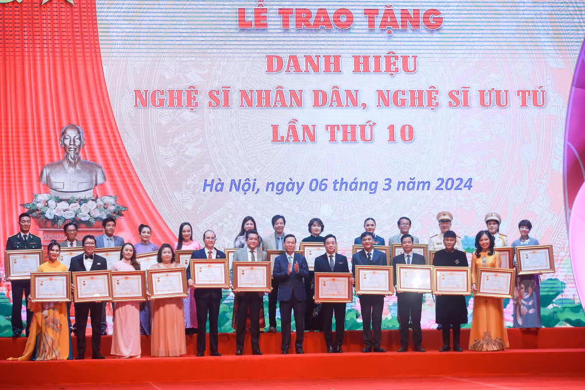 Theo công bố từ Bộ Văn hóa, Thể thao và Du lịch, có 389 nghệ sĩ được trao tặng và truy tặng các danh hiệu cao quý trong đợt này, trong đó có 125 Nghệ sĩ Nhân dân.