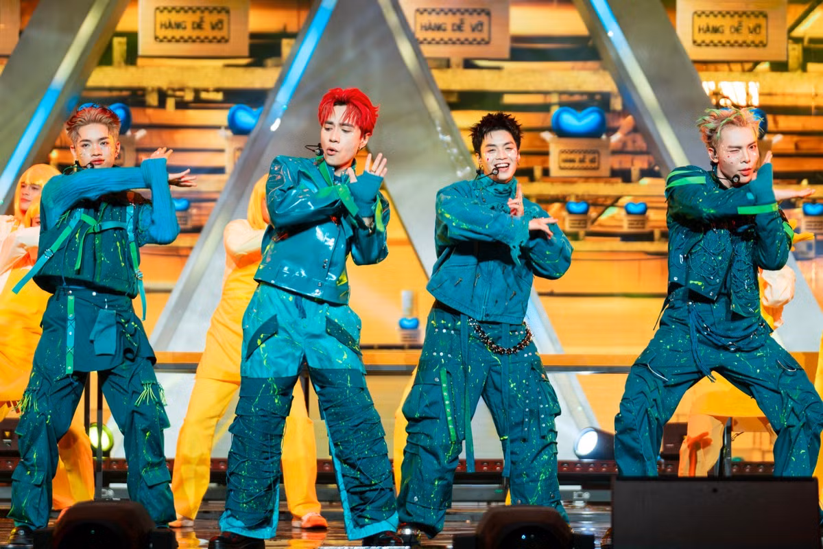 Anh trai say hi: Hieuthuhai thang ap dao Quang Anh Rhyder-Hinh-4