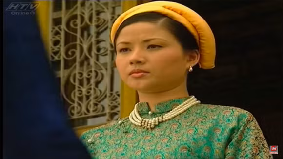 Pho Giao su - Tien si dep kieu sa, tung dong Nam Phuong Hoang hau-Hinh-6