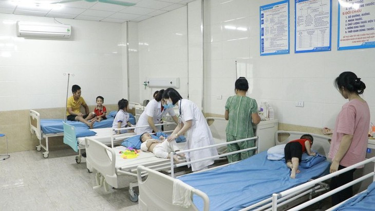 300 ca mac tay chan mieng o Ha Noi, phong benh the nao?