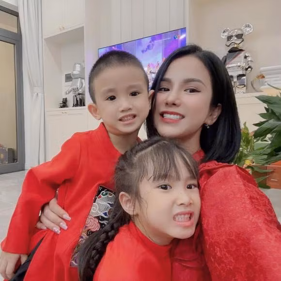 Ly do Diep Lam Anh no luc kiem tien truoc va sau ly hon-Hinh-2