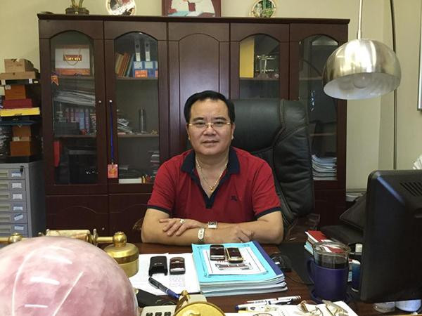 ốt nghiệp, Quốc Trượng về đoàn chèo Hà Bắc công tác, sau đó là đoàn chèo Tổng cục Hậu cần. Sau 17 năm công tác tại đây, anh được bổ nhiệm làm Phó trưởng đoàn nghệ thuật Tổng cục Hậu cần. Từ năm 2010, anh làm Phó Giám đốc Nhà hát Chèo Quân đội (tiền thân là đoàn nghệ thuật Chèo của Tổng cục Hậu Cần) và hiện tại là Giám đốc Nhà hát với quân hàm đại tá.