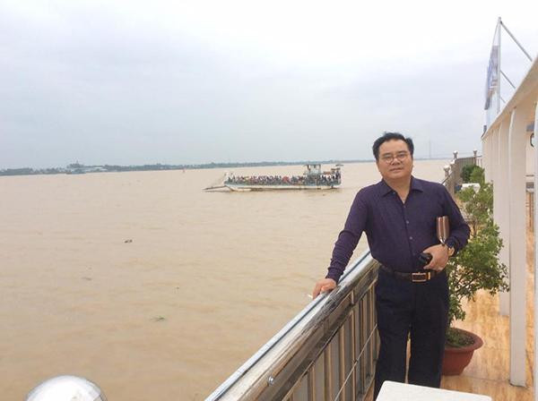 ên cạnh đó là hàng loạt HCV các Hội diễn, liên hoan sân khấu chuyên nghiệp toàn quốc các năm 1995, 2011…Quốc Trượng để lại ấn tượng sâu sắc cho khán giả qua nhiều vai diễn như: hề Bột trong "Nữ tú tài", hề Mỡ trong "Ước nguyện", anh Ngơ trong "Hùng ca Bạch Đằng giang", hề hát rong trong "Tiếng hát nghĩa tình", Tùng lò gạch trong "Người đàn bà bất hạnh", hề leo trong "Nước mắt Bà Chúa Kho"… Với những đóng góp của mình cho nên nghệ thuật chèo nước nhà, năm 2001, anh được Nhà nước phong tặng danh hiệu NSƯT và năm 2015 là danh hiệu NSND.