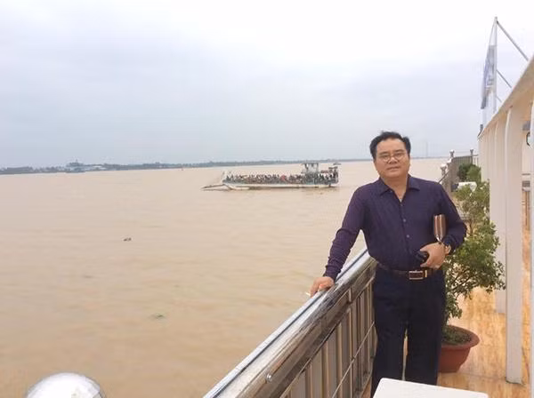 Bên cạnh đó là hàng loạt HCV các Hội diễn, liên hoan sân khấu chuyên nghiệp toàn quốc các năm 1995, 2011…Quốc Trượng để lại ấn tượng sâu sắc cho khán giả qua nhiều vai diễn như: hề Bột trong "Nữ tú tài", hề Mỡ trong "Ước nguyện", anh Ngơ trong "Hùng ca Bạch Đằng giang", hề hát rong trong "Tiếng hát nghĩa tình", Tùng lò gạch trong "Người đàn bà bất hạnh", hề leo trong "Nước mắt Bà Chúa Kho"… Với những đóng góp của mình cho nên nghệ thuật chèo nước nhà, năm 2001, anh được Nhà nước phong tặng danh hiệu NSƯT và năm 2015 là danh hiệu NSND.