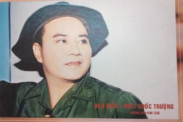 Tốt nghiệp THPT, Quốc Trượng thi vào khoa Kịch hát dân tộc trường Đại học Sân khấu Điện ảnh Hà Nội lại được NSND Mạnh Tuấn truyền nghề nên anh thành danh rất sớm ở lĩnh vực hát chèo. Cùng lớp với anh còn có Xuân Hinh và Hồng Ngát, cũng đều là những người thành danh ở sân khấu phía Bắc.