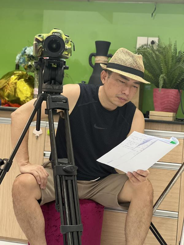 rước khi gây chú ý với khán giả bởi câu chuyện đời tư, Kinh Quốc từng gây ấn tượng qua màn ảnh nhỏ với: Người đẹp Tây Đô, Đất phương Nam, Dòng đời, Ký túc xá, Hướng nghiệp, Một ngày không có em, Chuyện tình bên dòng kênh Xáng, Cổng mặt trời, Vật chứng mong manh, Scandal: Hào quang trở lại…