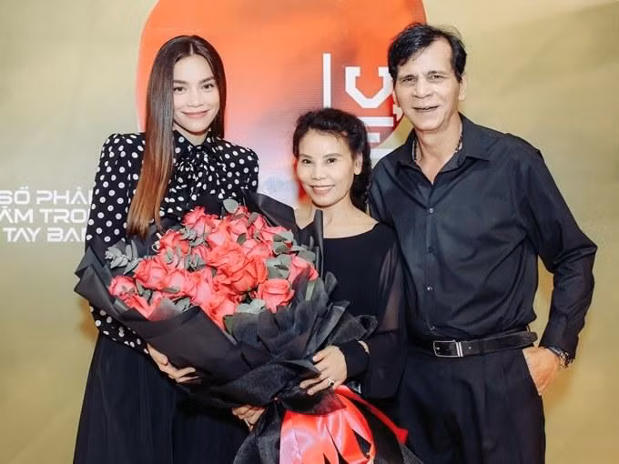 Bo me Ho Ngoc Ha thoi tre dep nhu minh tinh dien anh