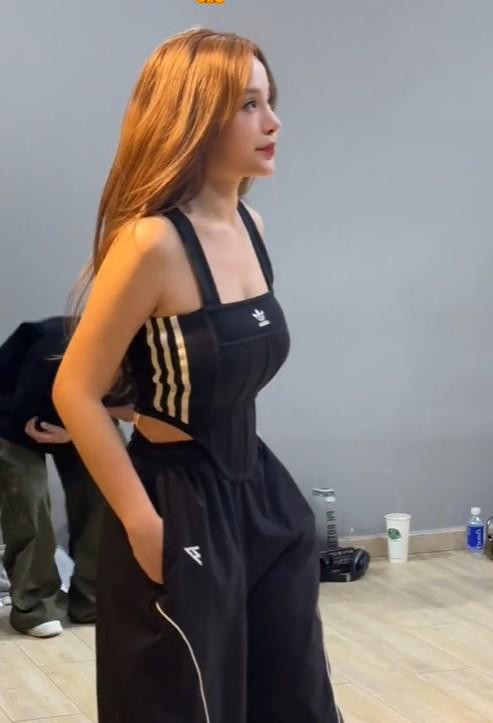 hiều người hâm mộ bình luận họ không thể rời mắt trước những khoảnh khắc tập nhảy của Huyền Baby.