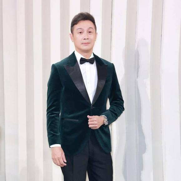 Ngoài ra, nam MC còn biết các cân bằng giữa công việc và thời gian nghỉ ngơi. Nhờ đó mà Anh Tuấn có nhiều năng lượng hơn cho công việc và ngoại hình cũng vì thế mà chống lại được quy luật lão hóa.