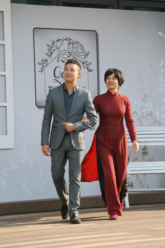 Với khán giả, ngoài lối dẫn duyên dáng nhiều người còn "nể" Anh Tuấn khi trẻ lâu. Thời gian càng trôi nhanh, khán giả càng thấy nam MC "lão hóa ngược". Bí quyết của giữ gìn sự trẻ trung, MC Anh Tuấn từng chia sẻ: "Thực ra, tôi có vẻ ngoài trẻ trung là nhờ gen di truyền từ gia đình, bởi cha tôi trông cũng rất trẻ so với tuổi của ông. Nhưng đối với tôi, bí quyết không có gì đặc biệt cả, quan trọng nhất là luôn sống vui, sống khỏe, sống hết mình và cũng phải biết cân bằng bản thân với những khoảng lặng trong cuộc sống".