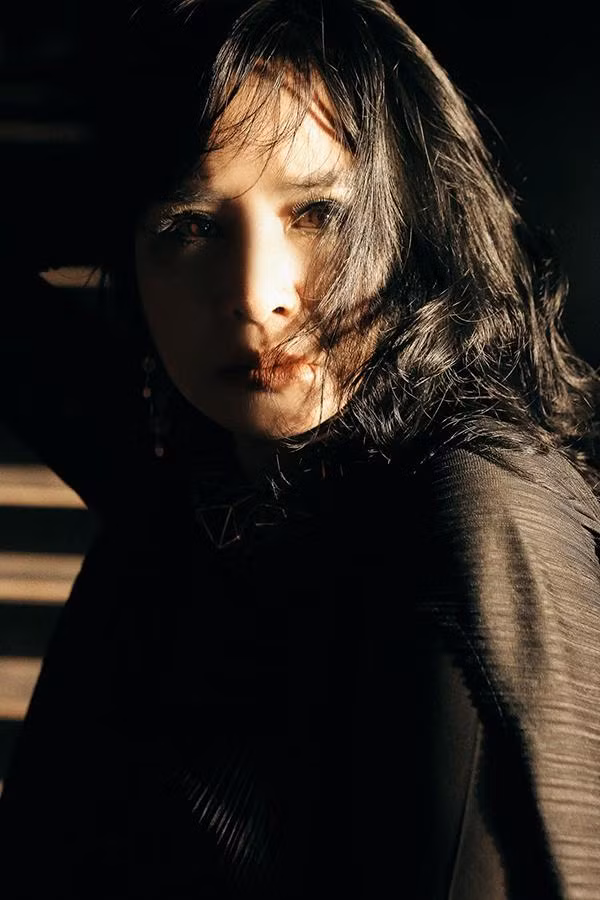 Nữ ca sĩ quan niệm chăm sóc sắc đẹp phải từ bên trong cơ thể. Chị cố gắng đi ngủ sớm để giữ vẻ tươi tắn. Ngoài giờ làm việc, chị hay ngồi thiền, nghe Phật pháp.