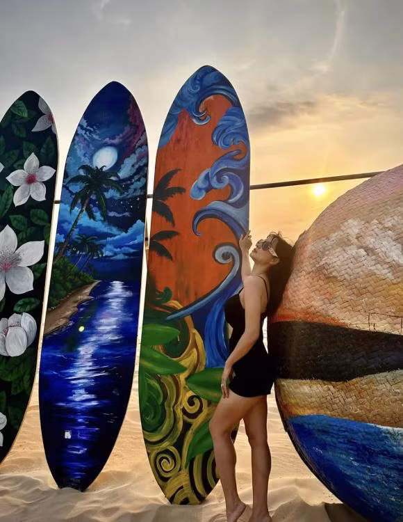 Thúy Hạnh là cái tên không còn quá xa lạ đối với khán giả Việt Nam. Cô được biết đến là một người mẫu nức tiếng Vbiz. Bên cạnh tài năng, siêu mẫu Thuý Hạnh còn được ngưỡng mộ bởi sắc vóc đẹp mãi theo thời gian. Không những vậy, cô còn có tổ ấm viên mãn bên gia đình nhỏ khiến ai cũng ghen tị.