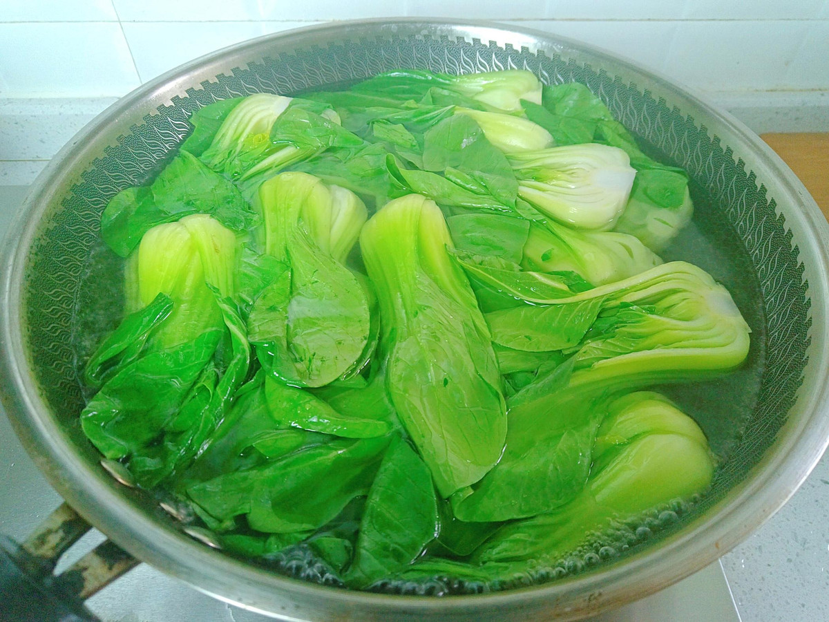 Loai rau co luong canxi gap 25 lan thit, an nhieu tot cho xuong-Hinh-7