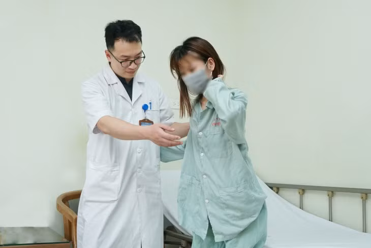 Cuu song co gai da chan thuong do xe tai can qua nguoi-Hinh-2