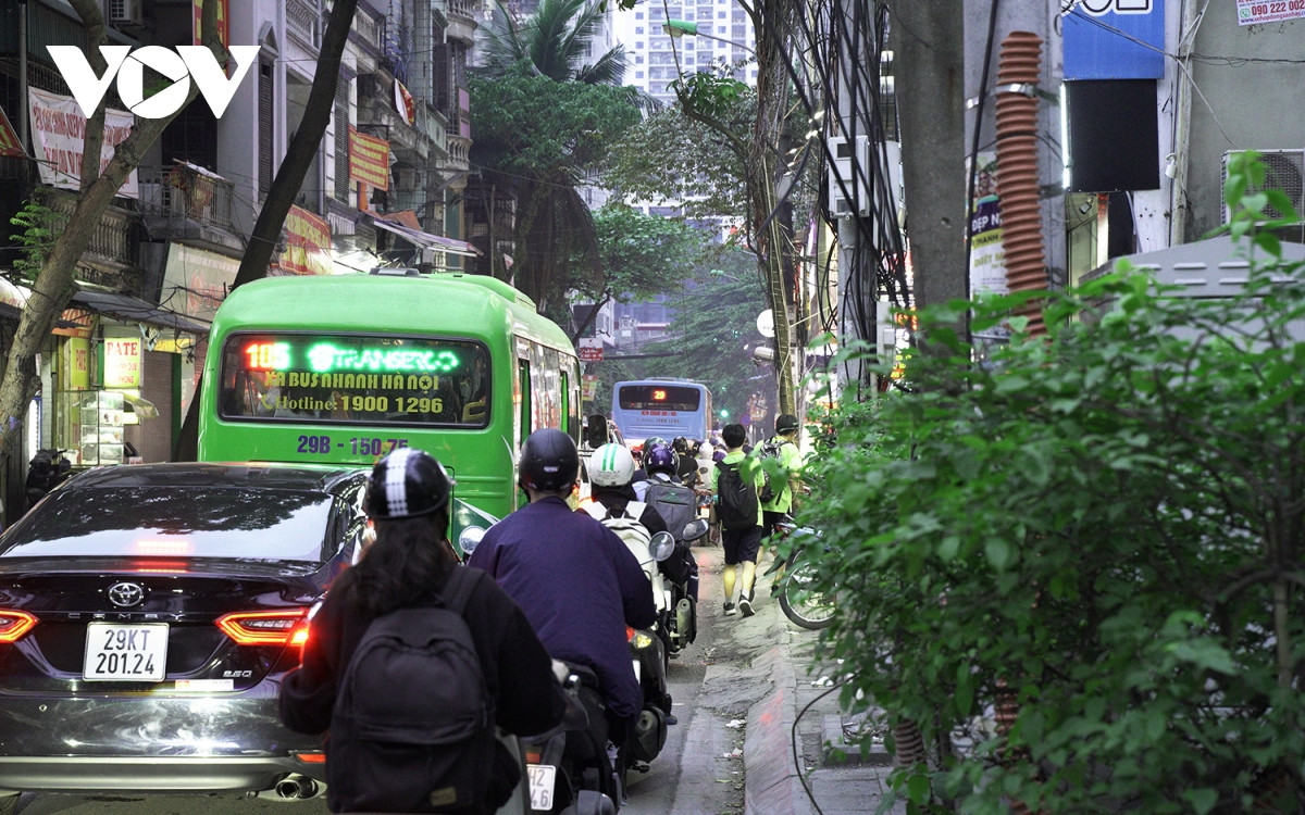 Dự án cải tạo mở rộng đường Nguyễn Tuân được phê duyệt, mở rộng vào ngày 31/8/2018. Theo phê duyệt điểm đầu dự án giao đường Nguyễn Trãi, điểm cuối đến ngõ 162 Nguyễn Tuân dài 720m được mở rộng trên cơ sở đường hiện có. Tuyến đường có mặt cắt ngang là 21m, gồm phần lòng đường rộng 15m và hai bên lề rộng 3m.