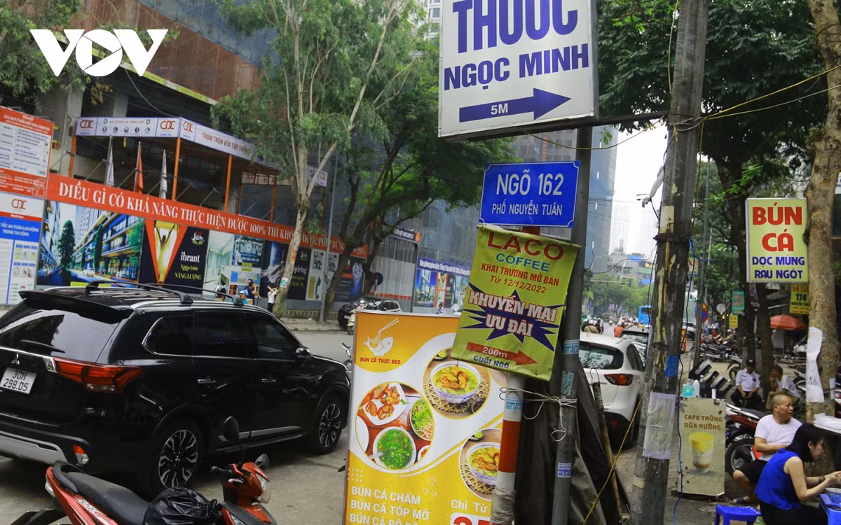 Từ năm 2003, đoạn đường từ ngõ 162 đến nút giao với đường Lê Văn Lương đã được mở rộng 15m, với 4 làn đường thuận tiện cho việc di chuyển, lưu thông của người dân.