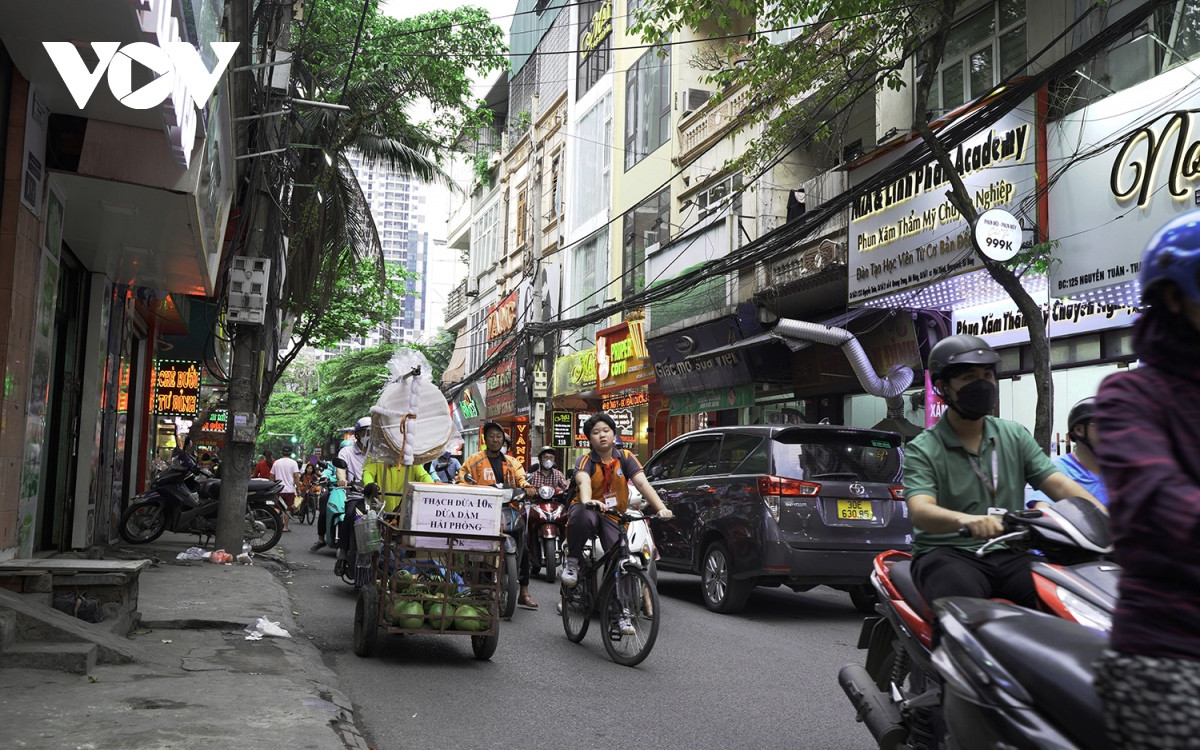 Người dân sống và làm việc quanh khu vực này mong chờ tuyến đường được mở rộng vào năm 2024 sẽ giải quyết được "điểm đen" về giao thông.