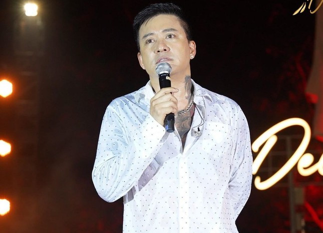 Tuan Hung gap su co giong hat, nhieu khan gia doi hoan tien ve