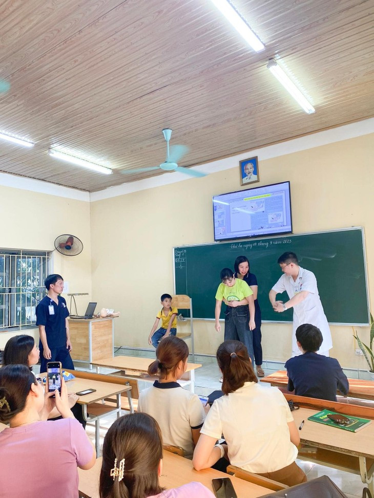 Cach xu ly kip thoi khi tre bi hoc di vat ngay tet-Hinh-3