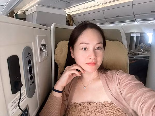 Cô cho biết, lúc trước mình cũng từng dùng nhiều loại kem dưỡng da của các thương hiệu lớn trong nước nhưng cô không cảm thấy có gì đặc biệt hay da được cải thiện. “Tôi thích cái gì thuộc tự nhiên, sợ hóa chất nên thử dùng dầu dừa và thấy da được cải thiện nhiều”, Lan Phương nói.