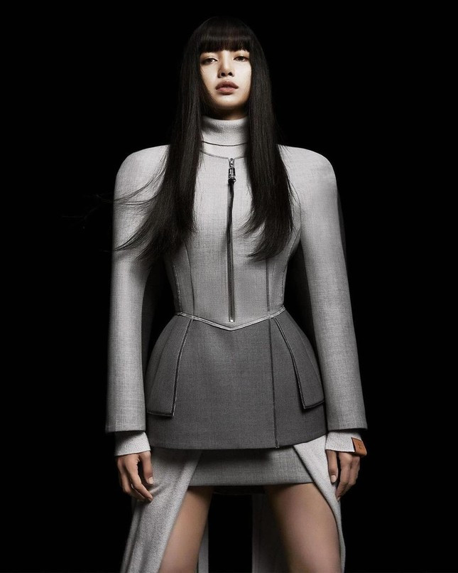 Lisa (BlackPink) bi to la nguoi thu ba gay xon xao-Hinh-2