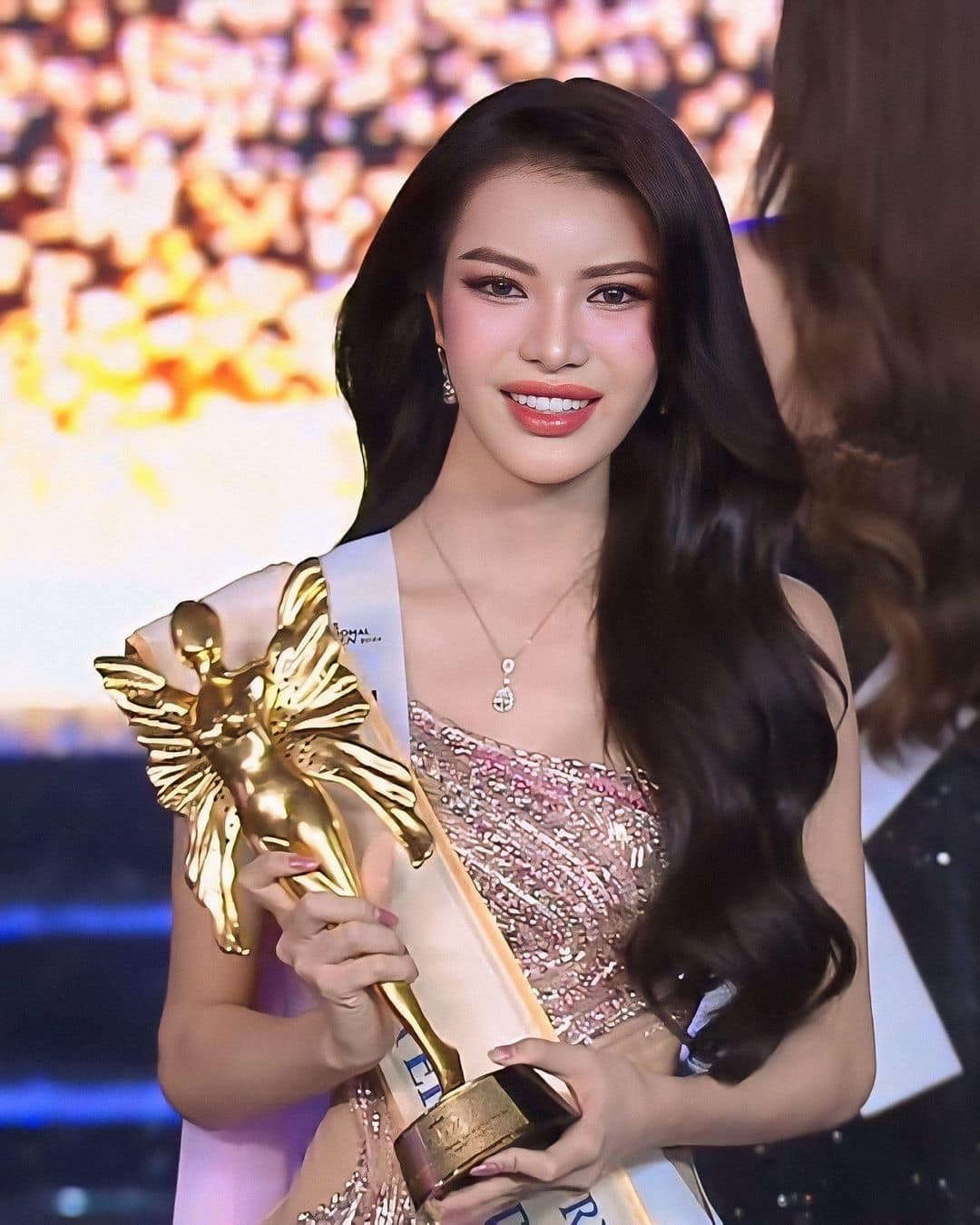 Lý do người đẹp 28 tuổi từng ly hôn đăng quang Miss International Queen - Hình 5 Ly do nguoi dep 28 tuoi tung ly hon dang quang Miss International Queen-Hinh-5
