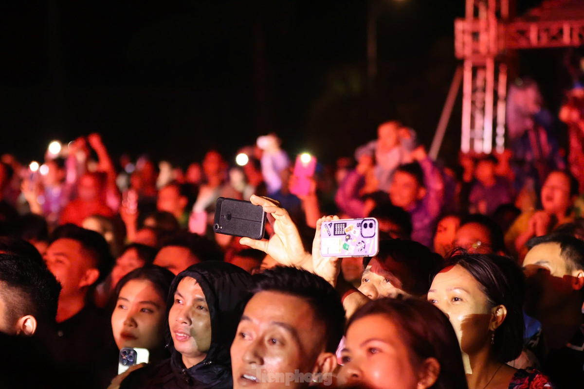 Khán giả không muốn bỏ lỡ những khoảnh khắc "kết đoàn" của Duy Mạnh và Tuấn Hưng. Ảnh: Trọng Tài.