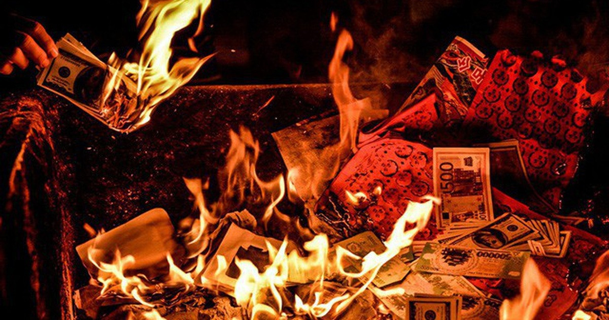 Những vật dụng thường dùng phải được đốt cháy. Những vật dụng thông thường của người quá cố bao gồm quần áo, giày dép, khăn tắm, bàn chải đánh răng, v.v. Bất kỳ vật dụng nào thường được sử dụng bởi người chết nên được đốt cháy. 