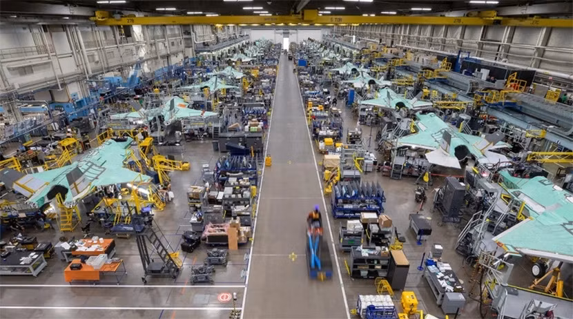 Mất bao lâu để chế tạo một chiếc tiêm kích tàng hình F-35? - Hình 2 Mat bao lau de che tao mot chiec tiem kich tang hinh F-35?-Hinh-2