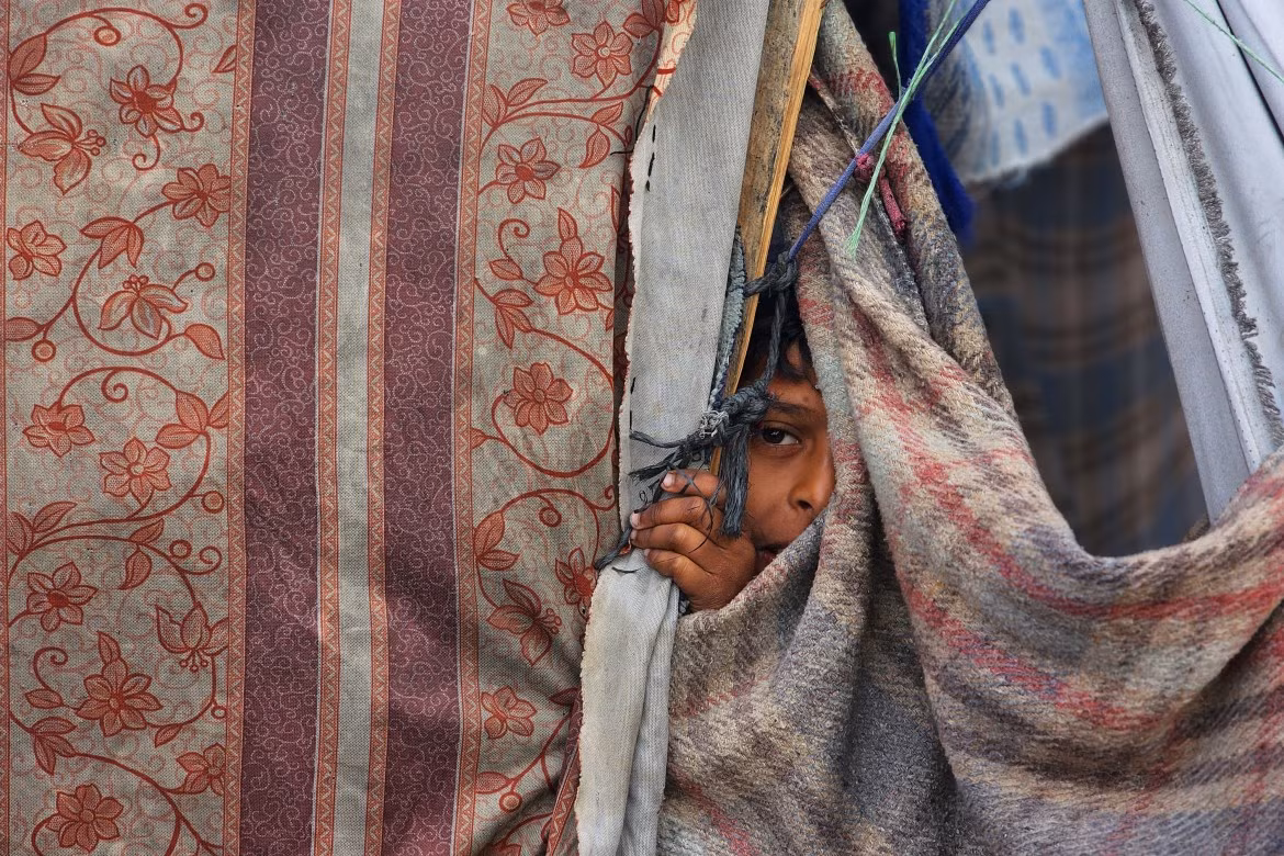 Mưa tuyết và giá rét càng khiến cuộc sống của người dân ở Gaza thêm khốn khổ.