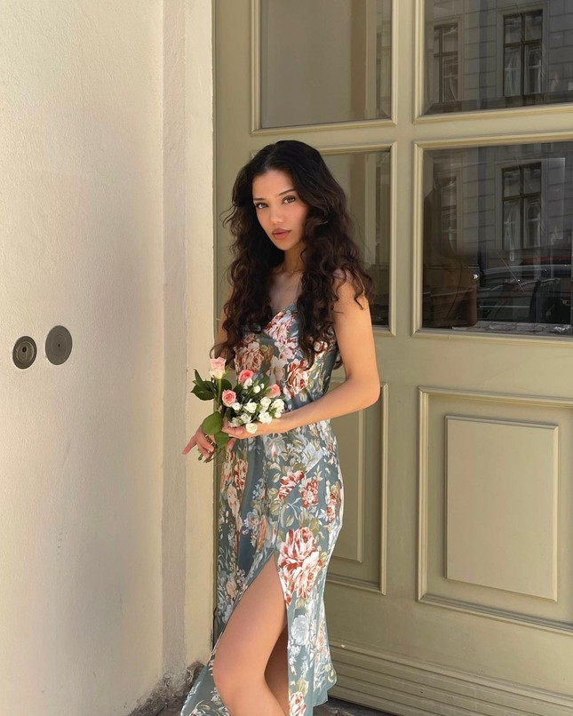 Trang Instagram cá nhân của Dina hiện có tới hơn 1 triệu người theo dõi. Ảnh: Instagram NV.