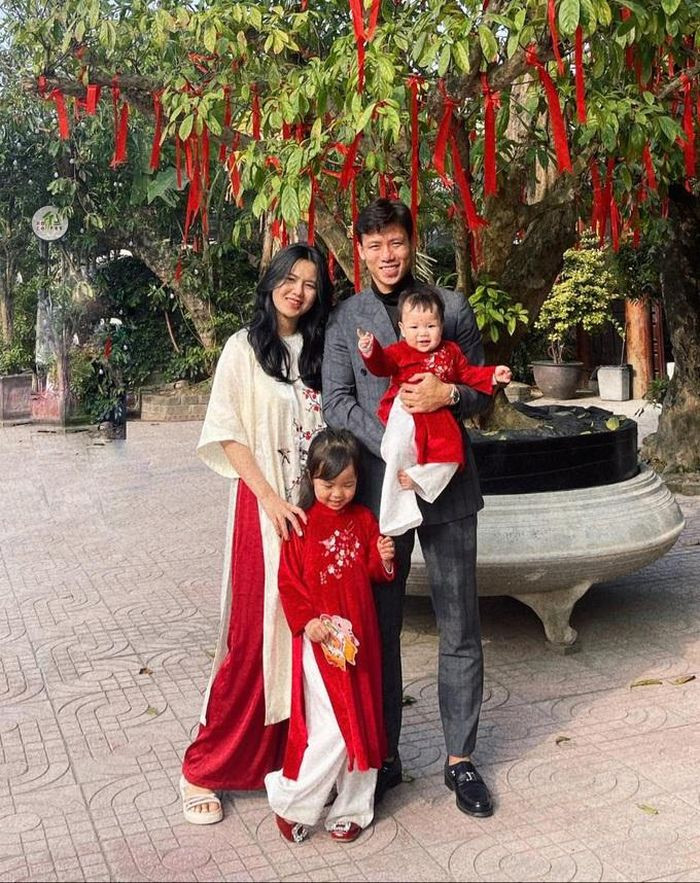 Muon kieu don Tet Quy Mao cua dan sao bong da Viet Nam